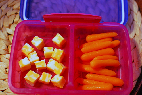 Marbled Cheddar cheese cubes and baby carrots