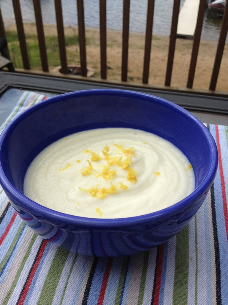 Cauliflower soup with butter and lemon
